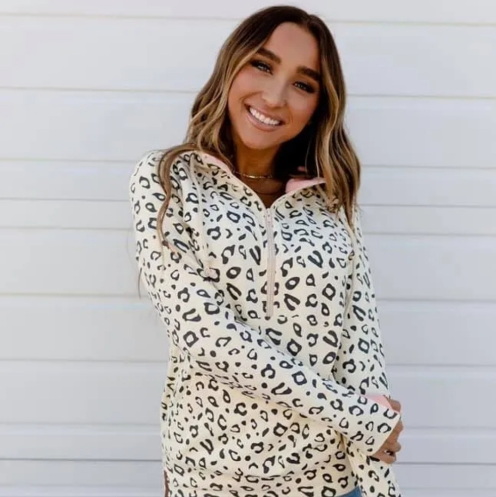 Ampersand Avenue Halfzip sweatshirt Alpha Babe size medium NWT